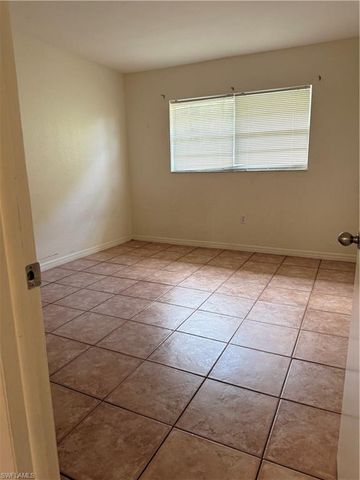 4290 Gulfstream DR 12, Naples, FL 34112