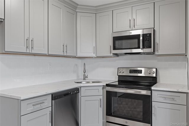 135 Wakefield Avenue 105, Yonkers, NY 10704