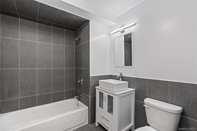 135 Wakefield Avenue 105, Yonkers, NY 10704