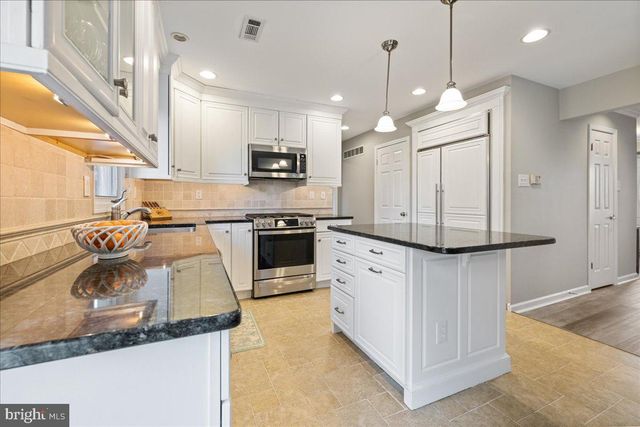 73 BROOKSIDE DR, Southampton, PA 18966