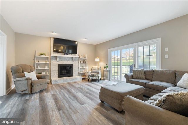 73 BROOKSIDE DR, Southampton, PA 18966