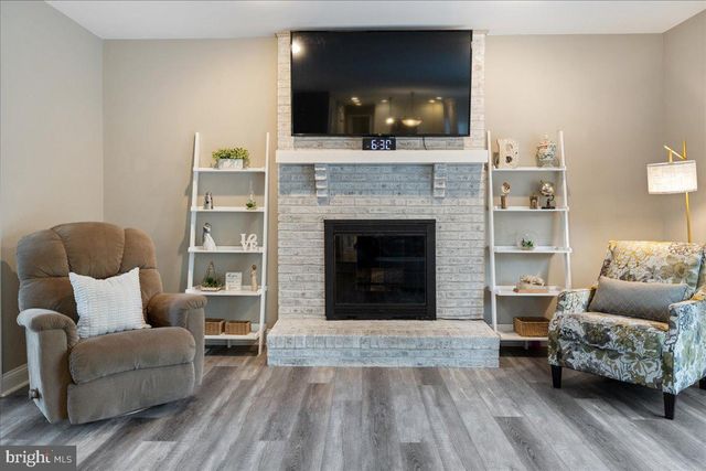 73 BROOKSIDE DR, Southampton, PA 18966