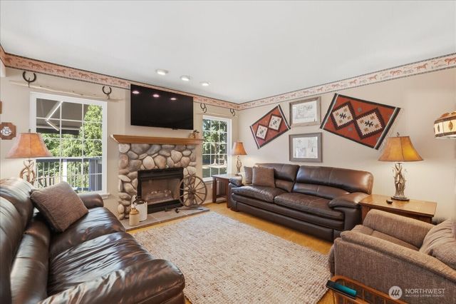 16511 38th Street E, Lake Tapps, WA 98391