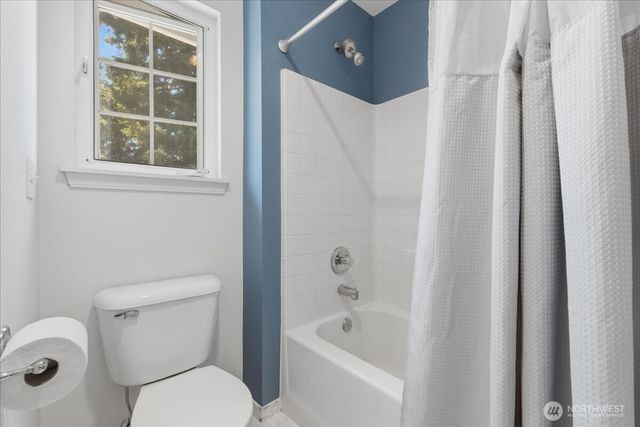 16511 38th Street E, Lake Tapps, WA 98391