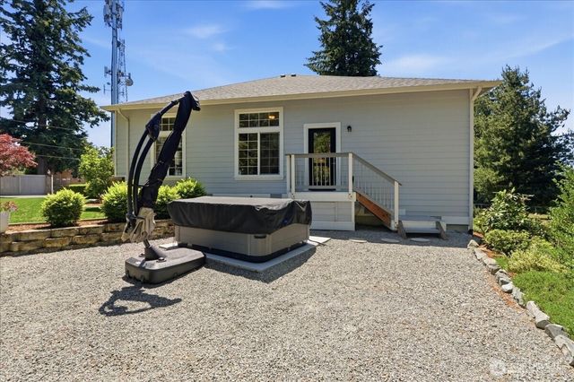 16511 38th Street E, Lake Tapps, WA 98391