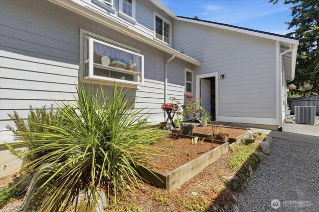 16511 38th Street E, Lake Tapps, WA 98391