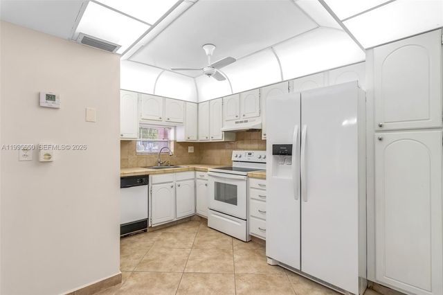 9820 S Hollybrook Lake Drive 106, Pembroke Pines, FL 33025