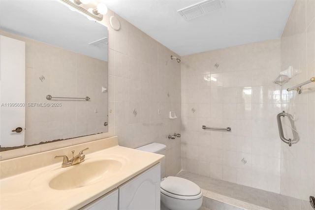9820 S Hollybrook Lake Drive 106, Pembroke Pines, FL 33025