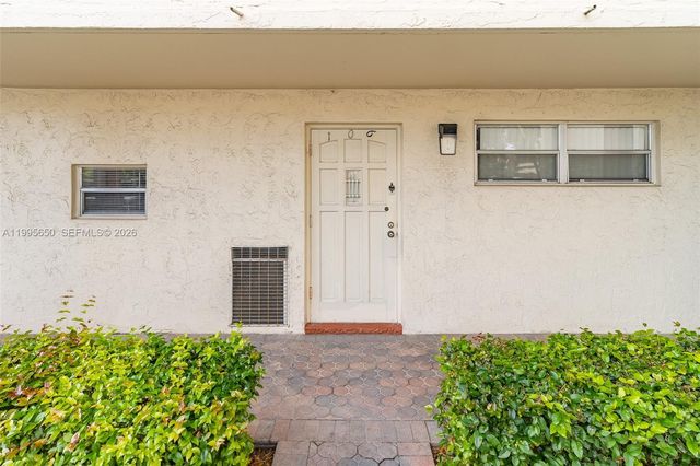9820 S Hollybrook Lake Drive 106, Pembroke Pines, FL 33025