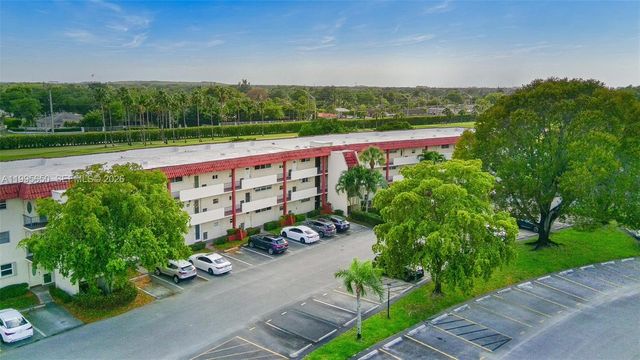 9820 S Hollybrook Lake Drive 106, Pembroke Pines, FL 33025