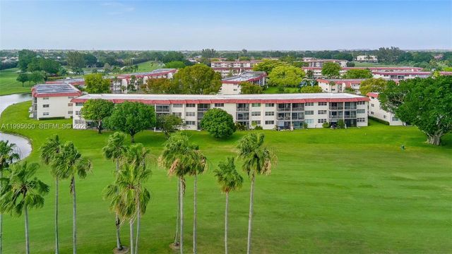 9820 S Hollybrook Lake Drive 106, Pembroke Pines, FL 33025