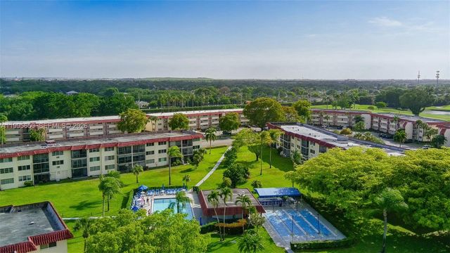 9820 S Hollybrook Lake Drive 106, Pembroke Pines, FL 33025