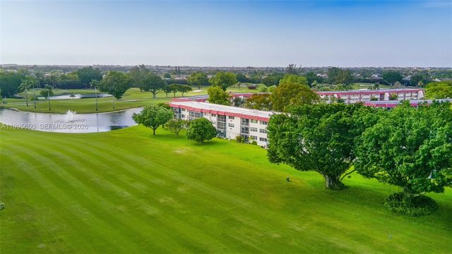 9820 S Hollybrook Lake Drive 106, Pembroke Pines, FL 33025