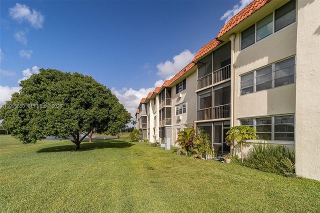 9820 S Hollybrook Lake Drive 106, Pembroke Pines, FL 33025