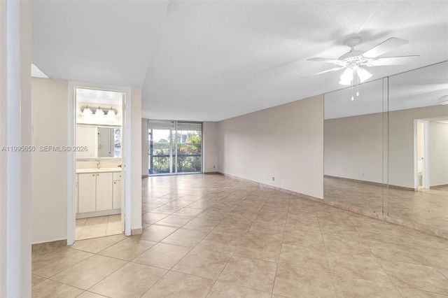 9820 S Hollybrook Lake Drive 106, Pembroke Pines, FL 33025