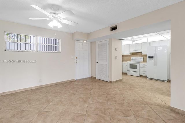 9820 S Hollybrook Lake Drive 106, Pembroke Pines, FL 33025