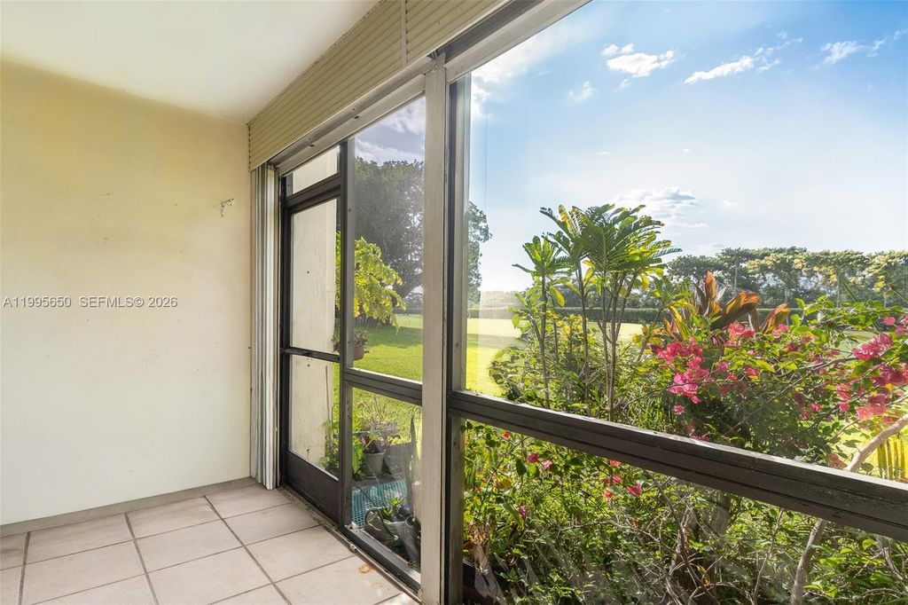 9820 S Hollybrook Lake Drive 106, Pembroke Pines, FL 33025