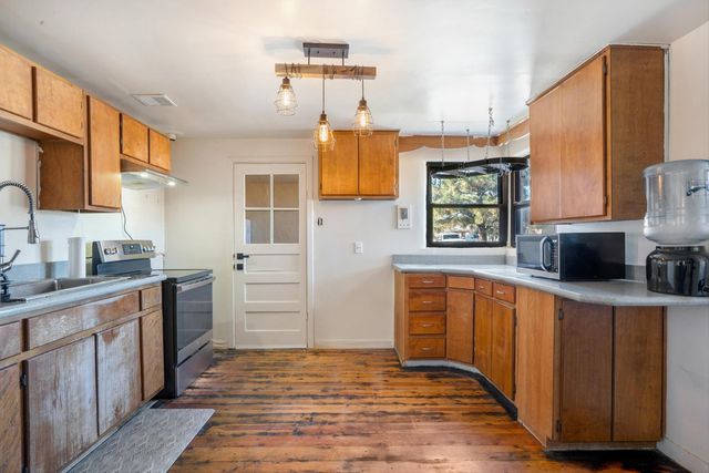 220 San Andres Avenue NW, Albuquerque, NM 87107