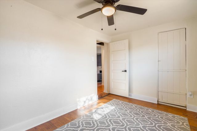 220 San Andres Avenue NW, Albuquerque, NM 87107