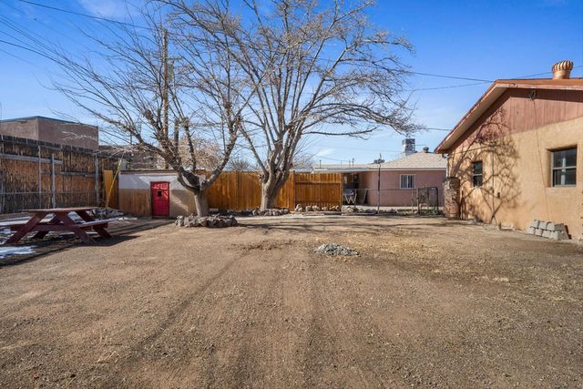 220 San Andres Avenue NW, Albuquerque, NM 87107