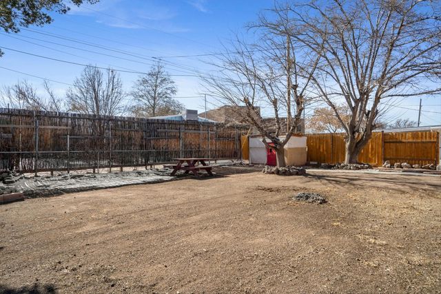 220 San Andres Avenue NW, Albuquerque, NM 87107