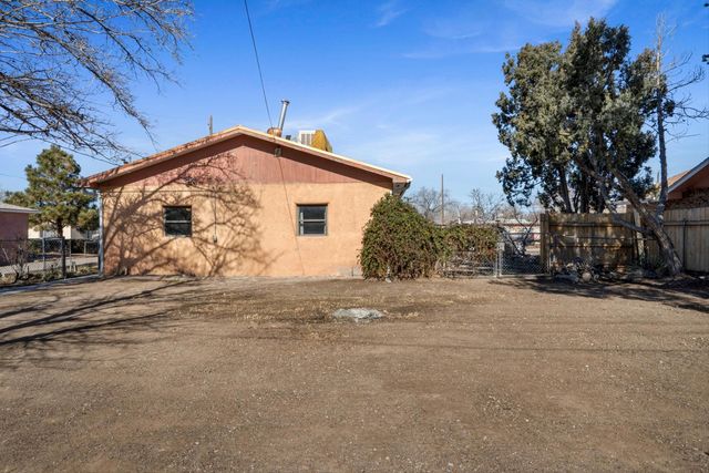 220 San Andres Avenue NW, Albuquerque, NM 87107