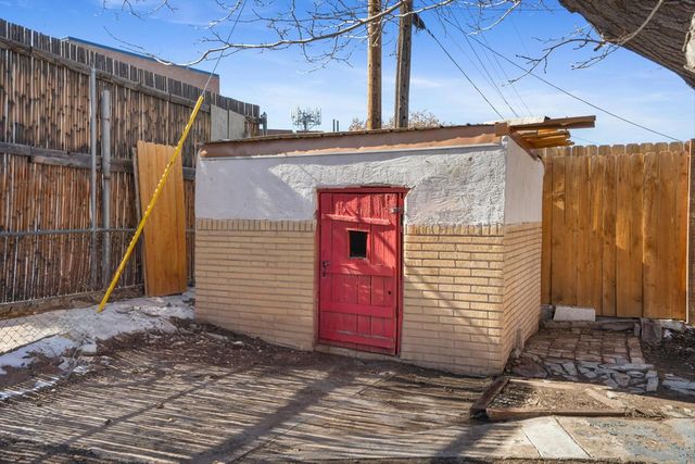 220 San Andres Avenue NW, Albuquerque, NM 87107