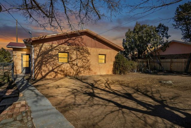 220 San Andres Avenue NW, Albuquerque, NM 87107
