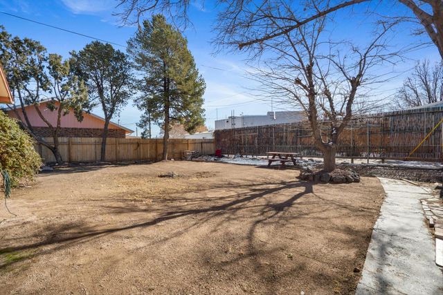 220 San Andres Avenue NW, Albuquerque, NM 87107