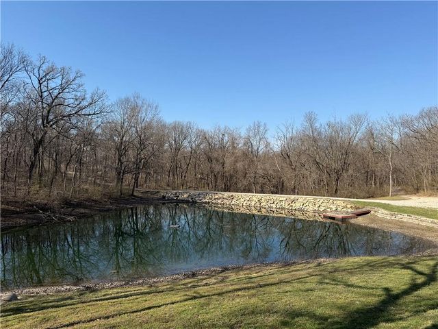 8016 NW Hampton Road, Kansas City, MO 64152