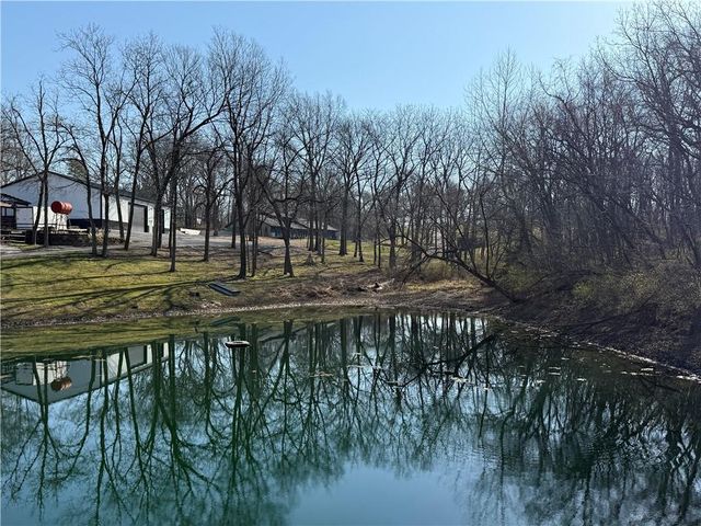 8016 NW Hampton Road, Kansas City, MO 64152