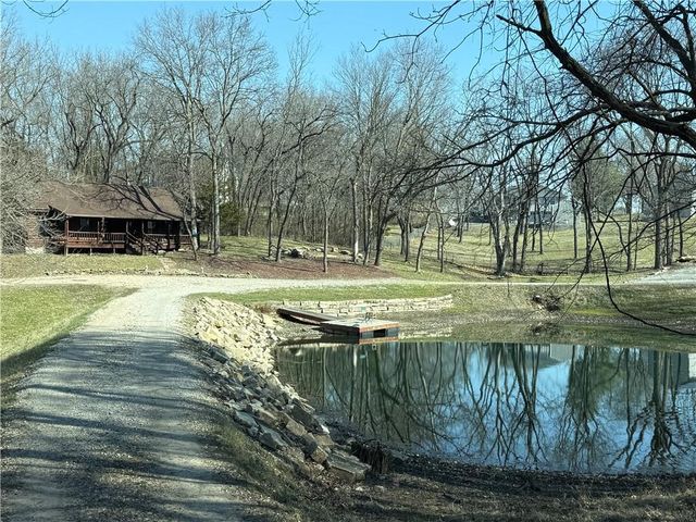 8016 NW Hampton Road, Kansas City, MO 64152