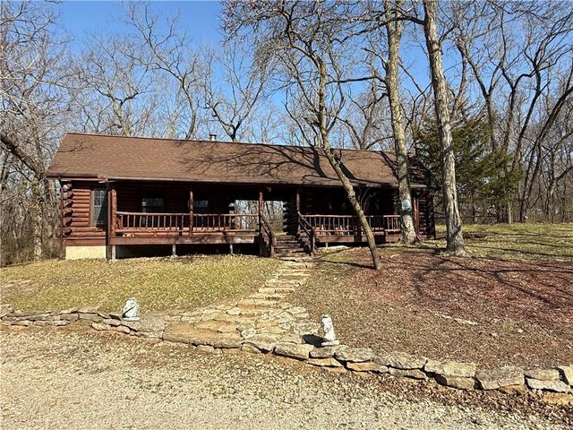 8016 NW Hampton Road, Kansas City, MO 64152