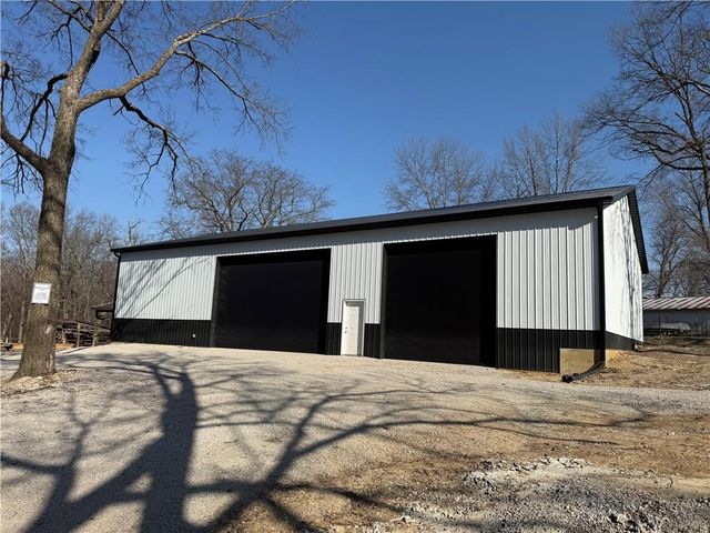 8016 NW Hampton Road, Kansas City, MO 64152