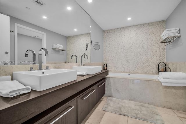 17121 Collins Avenue 4205, Sunny Isles Beach, FL 33160