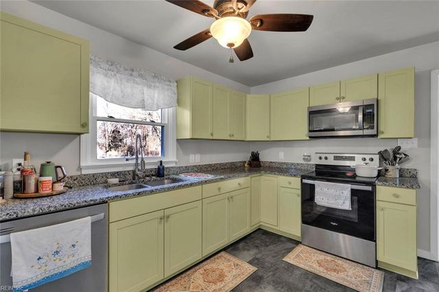 19390 York RD, West Point, VA 23181