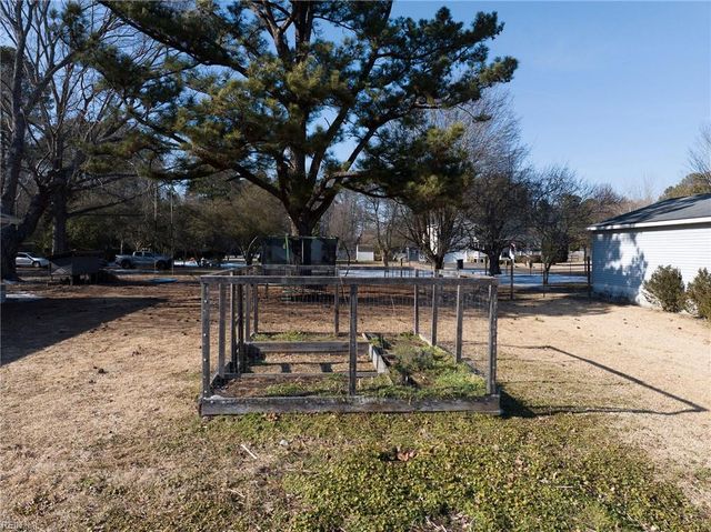 19390 York RD, West Point, VA 23181