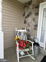 61 TWICKENHAM DR, Martinsburg, WV 25403
