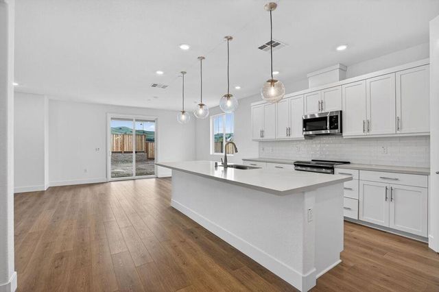 197 Golden Gate Lane, Vacaville, CA 95687