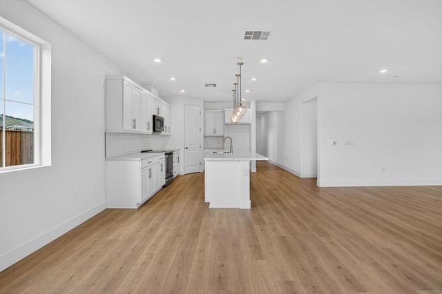 197 Golden Gate Lane, Vacaville, CA 95687