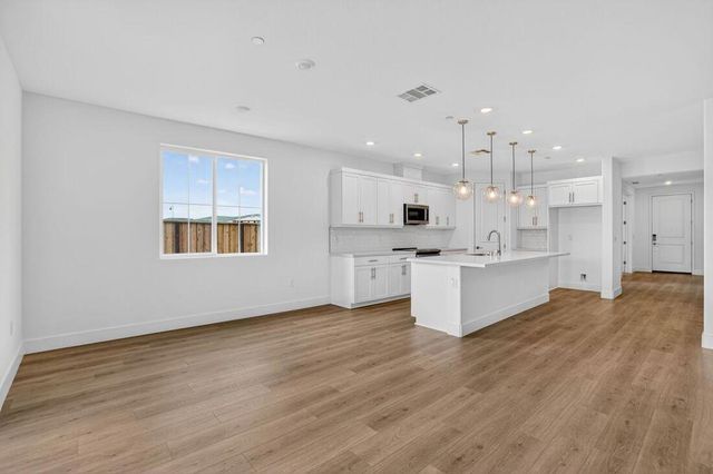 197 Golden Gate Lane, Vacaville, CA 95687