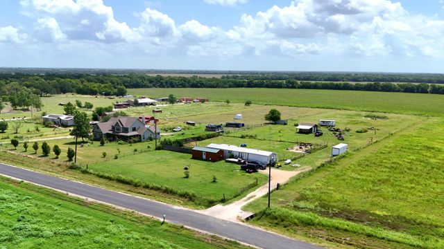 220 County Road 428, Taylor, TX 76574