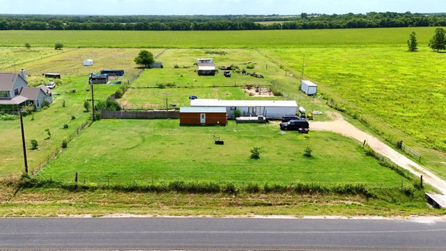 220 County Road 428, Taylor, TX 76574
