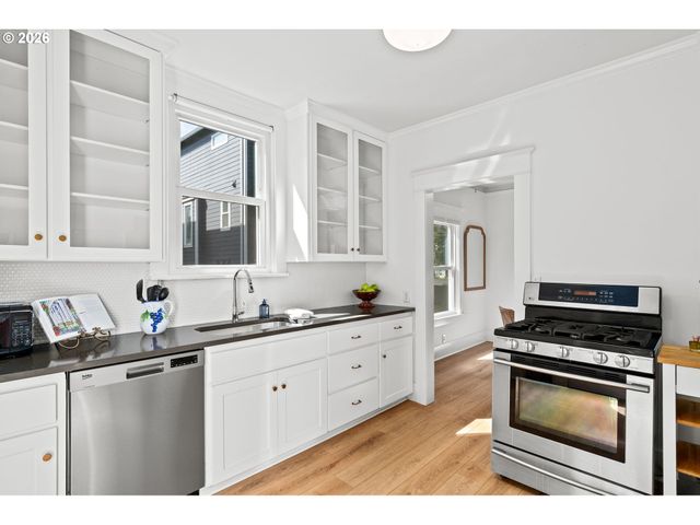 7754 Se MILWAUKIE Ave, Portland, OR 97202