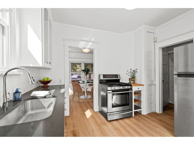 7754 Se MILWAUKIE Ave, Portland, OR 97202