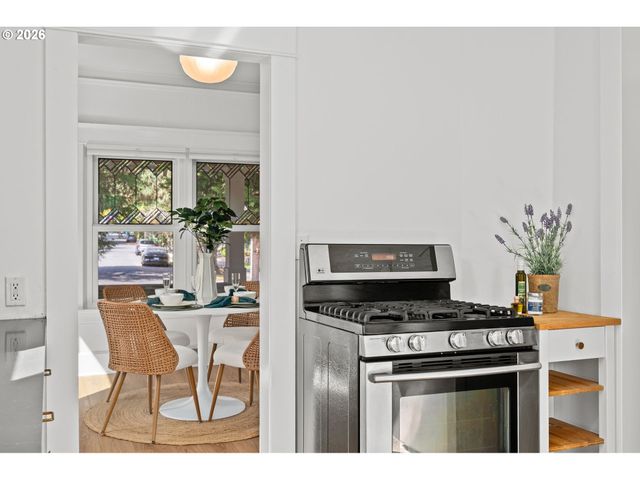 7754 Se MILWAUKIE Ave, Portland, OR 97202