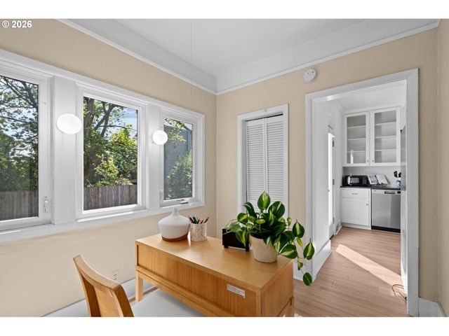 7754 Se MILWAUKIE Ave, Portland, OR 97202
