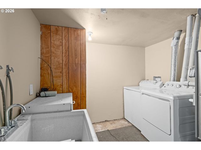 7754 Se MILWAUKIE Ave, Portland, OR 97202
