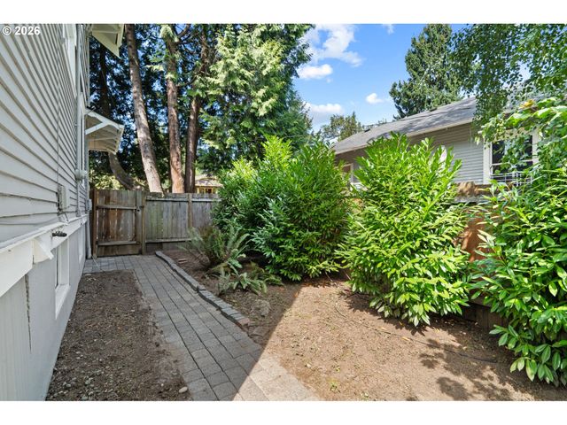 7754 Se MILWAUKIE Ave, Portland, OR 97202