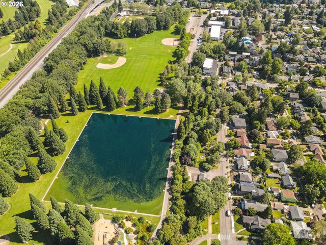 7754 Se MILWAUKIE Ave, Portland, OR 97202